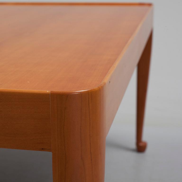 A Josef Frank coffee table, "Diplomat", Firma Svenskt Tenn.