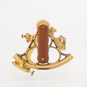 Sextant  H Huges & son ltd London daterad 1924.