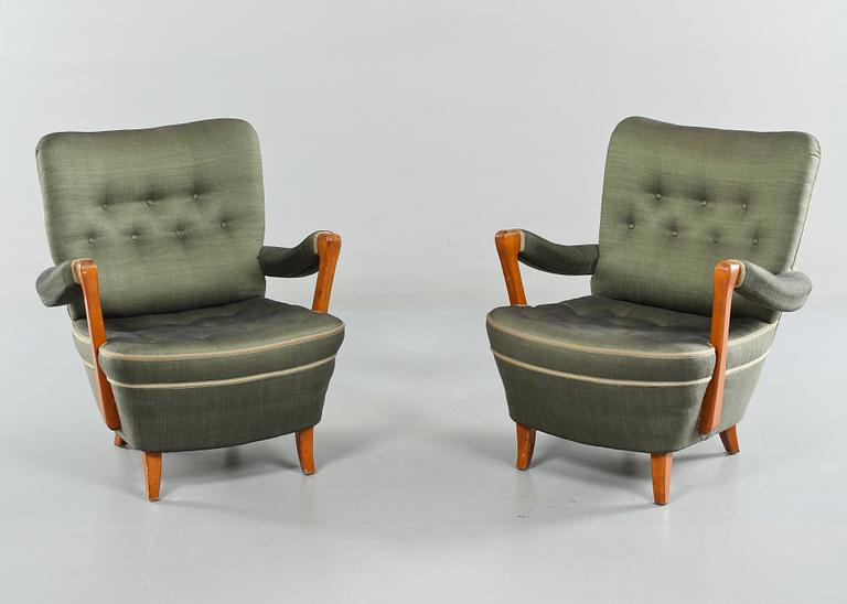 FÅTÖLJER, ett par, 1950-tal.
