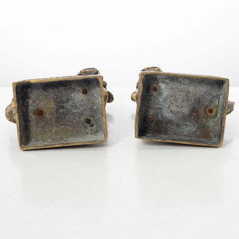 A pair of bronze budhist lions, 1900s.