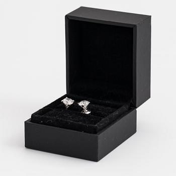 ÖRHÄNGEN, 14K vitguld, briljanter ca 1.70 ct tot.