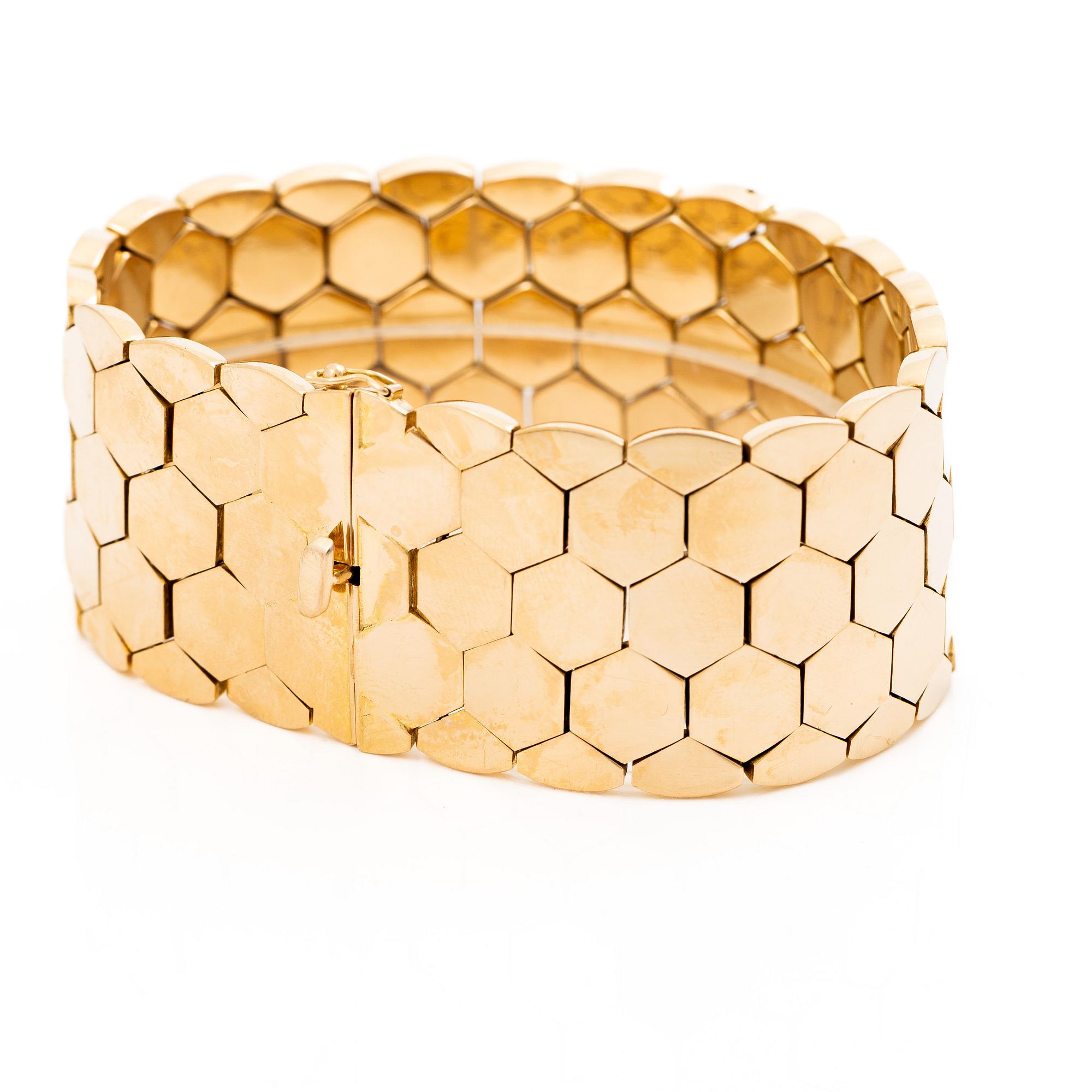 18K gold bracelet.