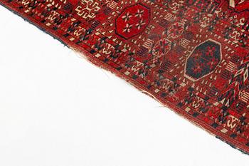 A main carpet, antique, Tekke ca 287 x 215 cm (as well as 1 cm flat weave at the ends).