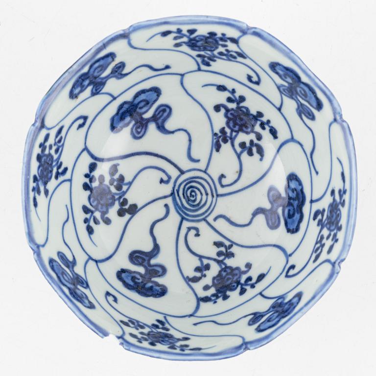 Skål, porslin. Qingdynastin, 1700-tal.