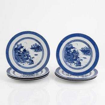 A set of twelve Chinese export blue and white porcelain plates, Qing dynasty, Jiaqing (1796-1820).