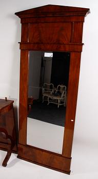 SPEGEL MED KONSOLBORD, empire/senempire, 1800-talets första hälft.