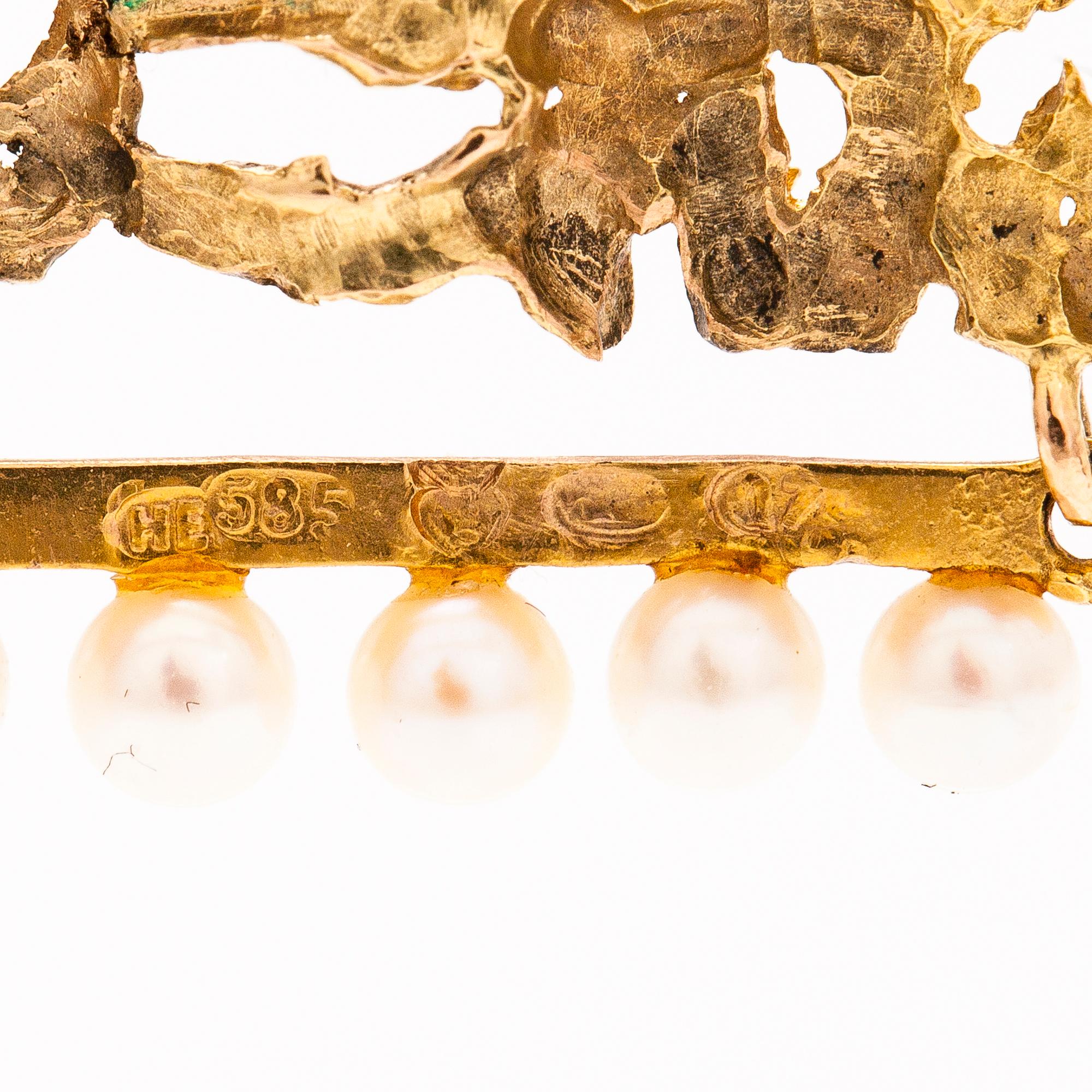 A 14K gold necklace with cultured pearls. Helsinki 1969.