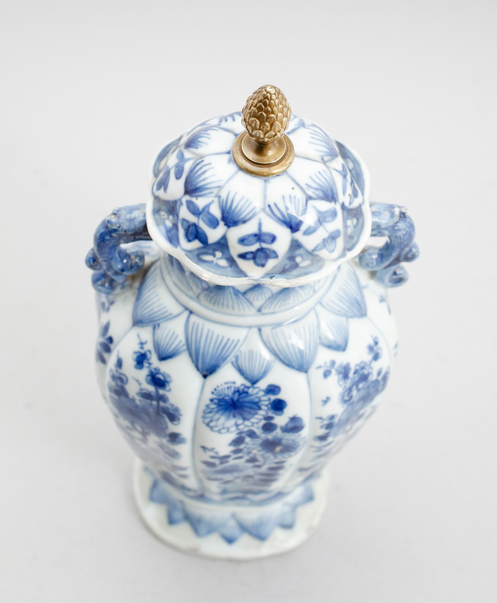 LOCKURNA, porslin, Kina, sannolikt 1800-tal.