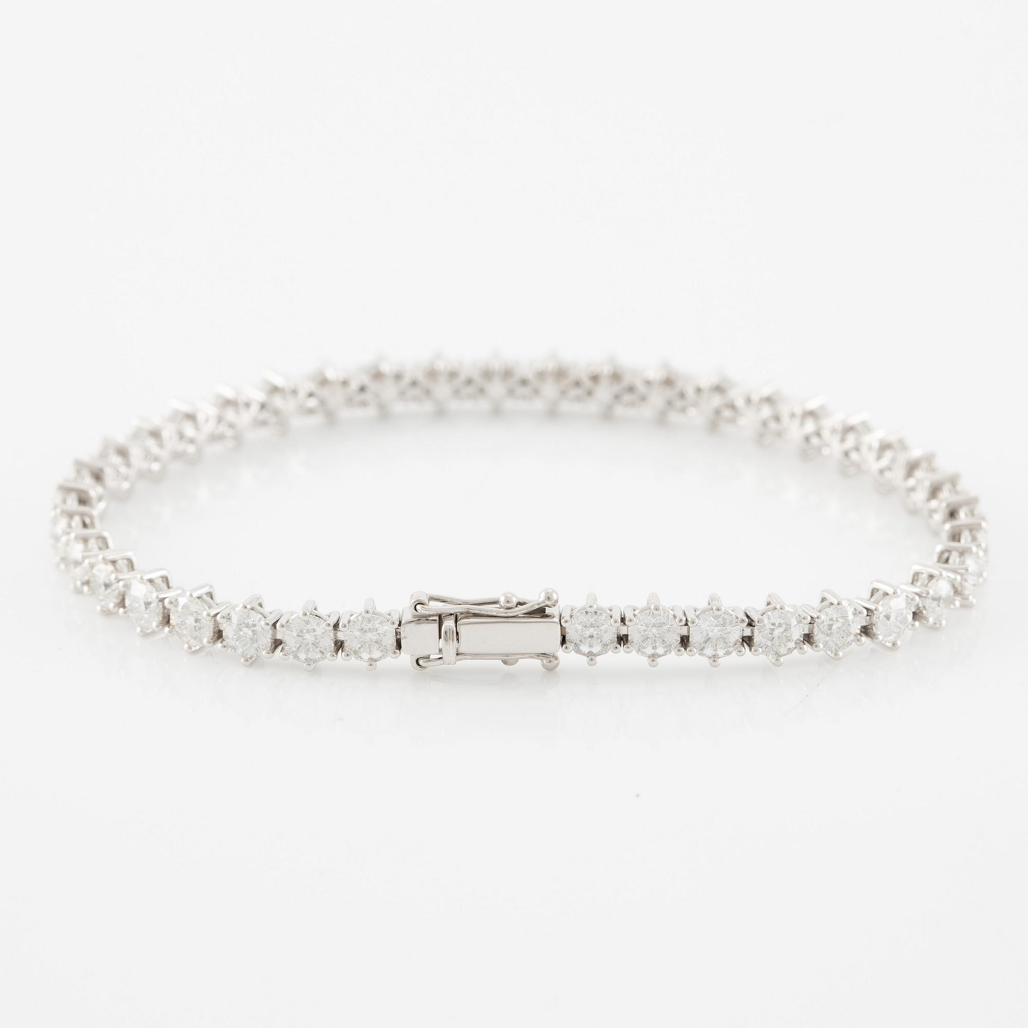 Tennis bracelet, 18K white gold with fancy-cut diamonds.