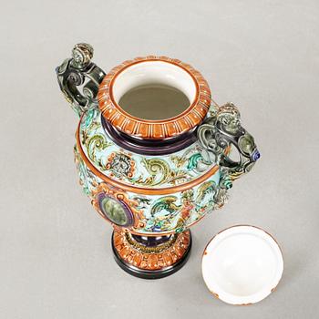 A majolica urn and a piedestal from Gustafsberg, around the year 1900.