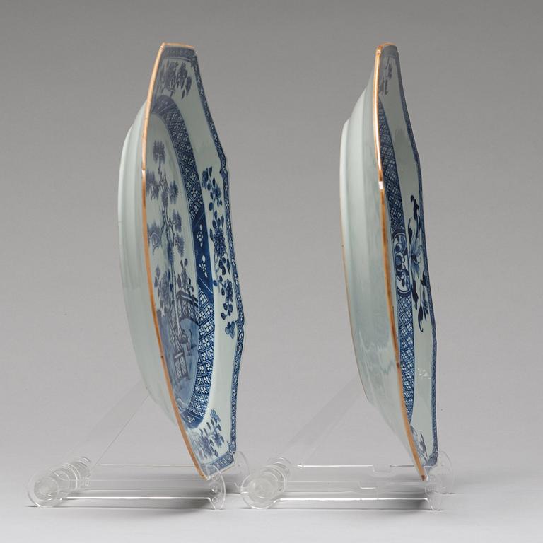 A pair of blue and white serving dishes, Qing dynasty, Qianlong (1736-95).