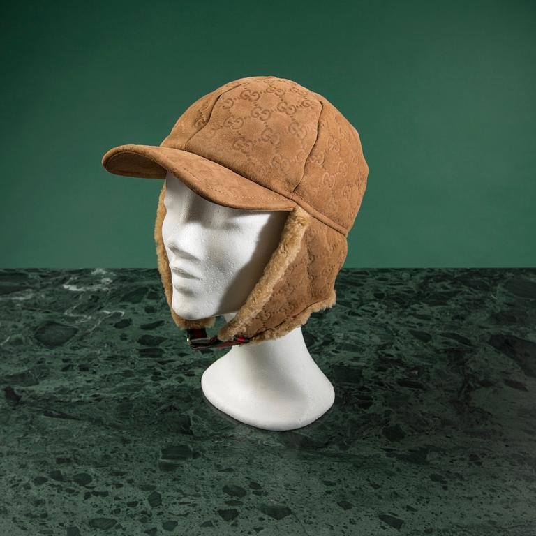 A fue hat by GUCCI in size M.