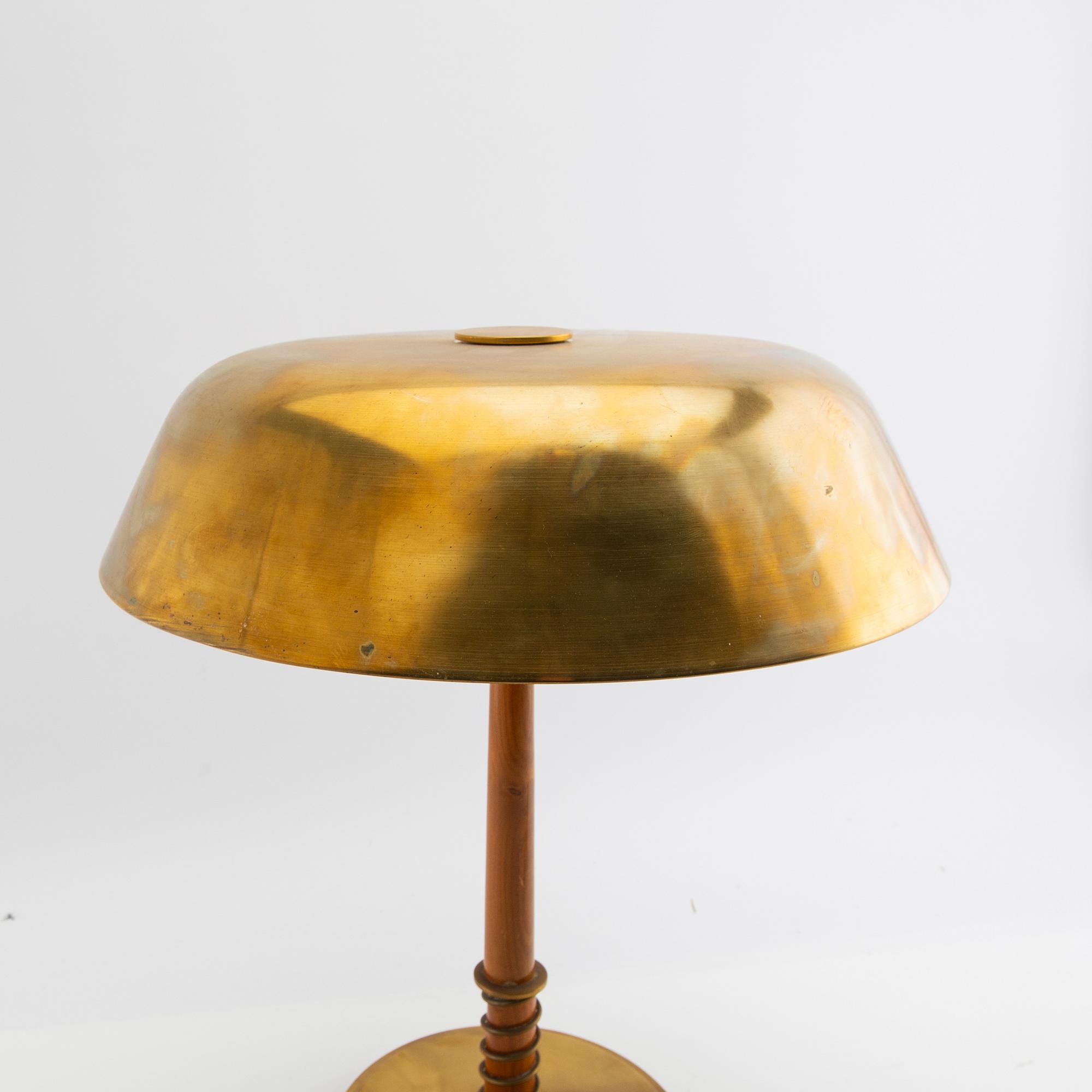 Harald Notini, Table lamp model no. 15441 Böhlmark lamp factory 1940s Swedish Modern.