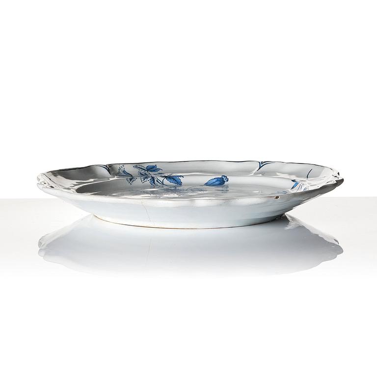 A Swedish Marieberg serving dish, 18th Century.