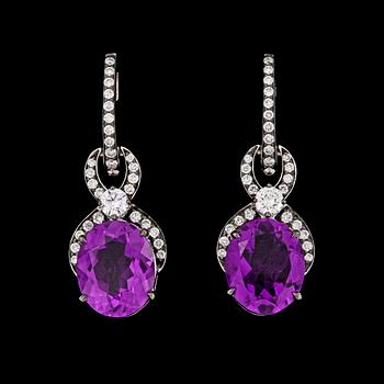 78. EARRINGS, oval amethysts and brilliant cut diamonds, tot. 0.68 cts.