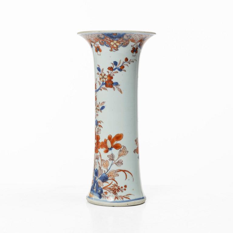 A porcelain vase, China, 18th century.