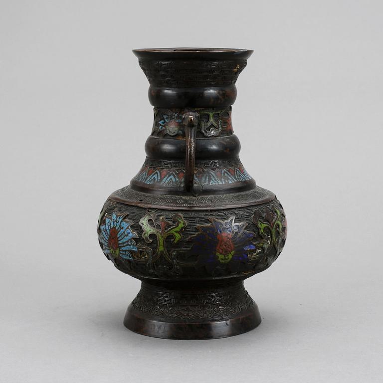VAS, Metall, Kina, omkring år 1900.