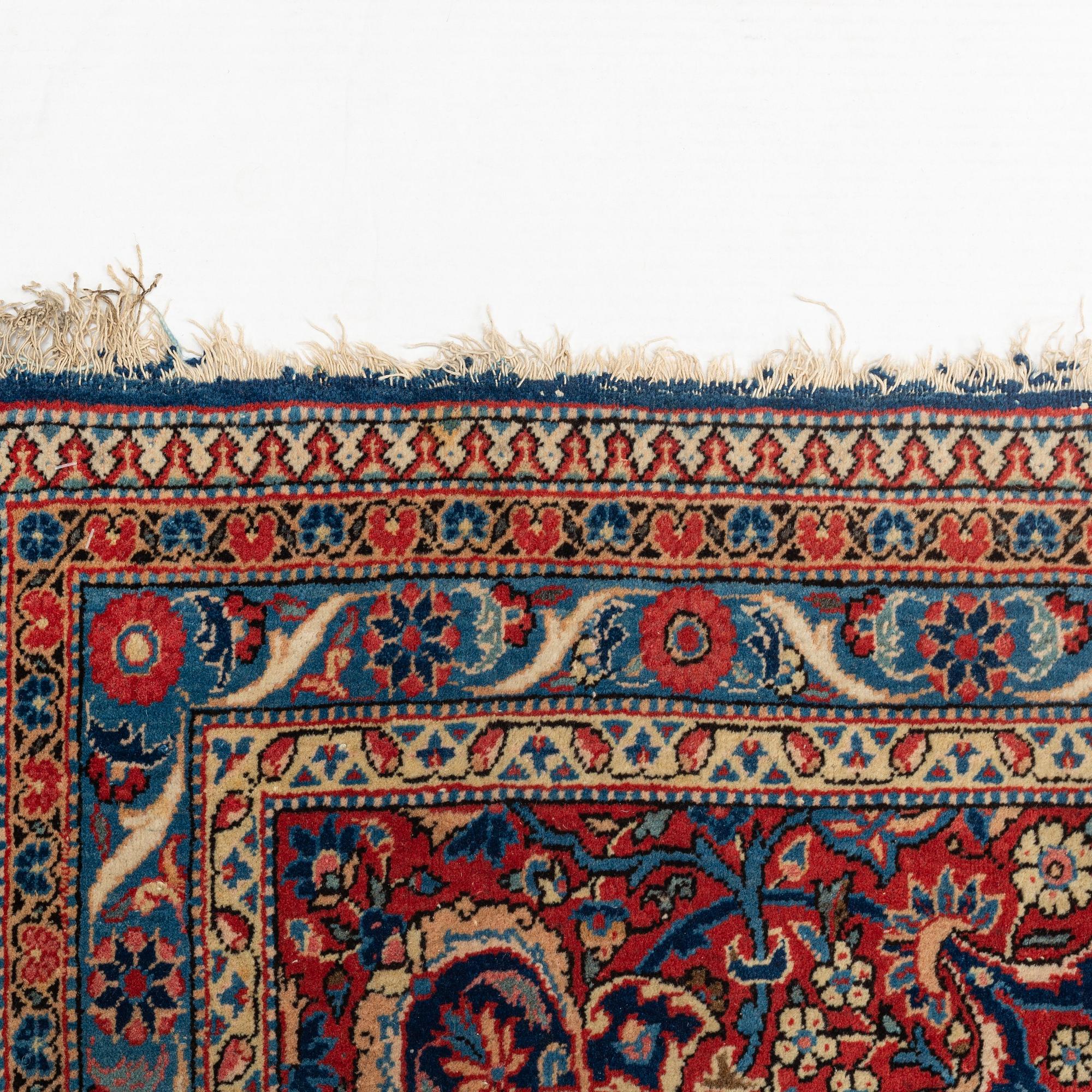 A carpet, semi-antique, Kashan, ca 443,5 x 314,5 cm.