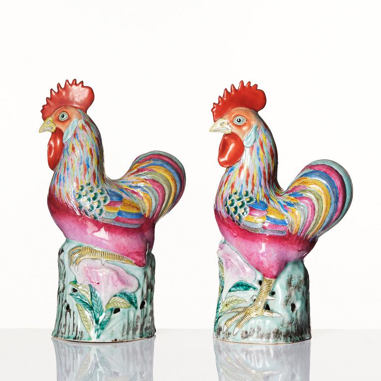 A pair of famille rose roosters, Qing dynasty (1644-1912).