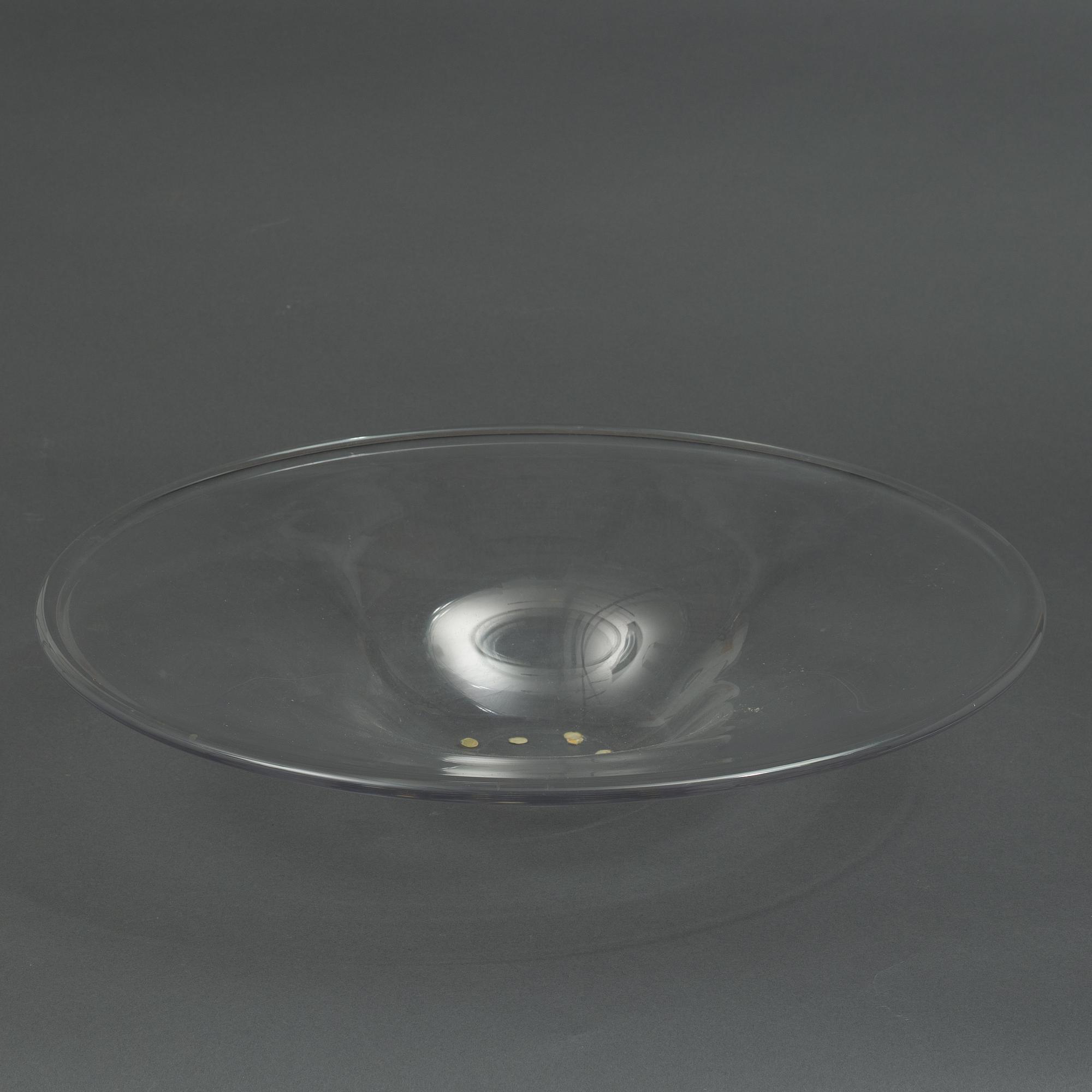 Hanne Dreutler & Arthur Zirnsack, "Äpple-Plommon-fat  nr 1", med åtta frukter i glas, Studio Åhus, 1988.