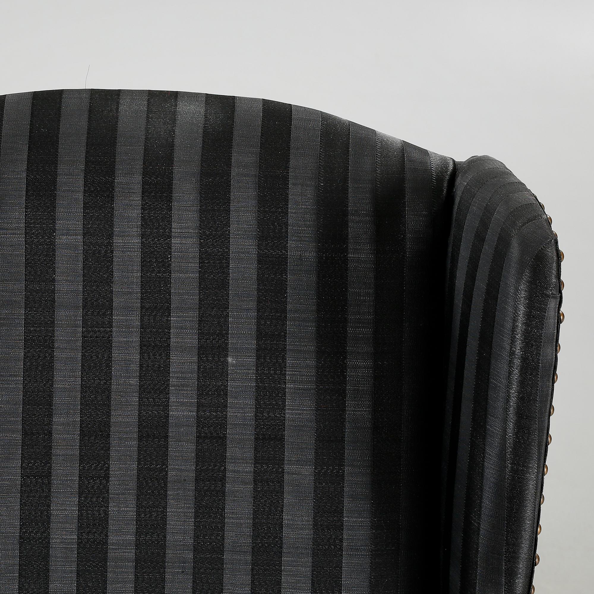 A pair of lounge chairs, late 20th / early 21st century.