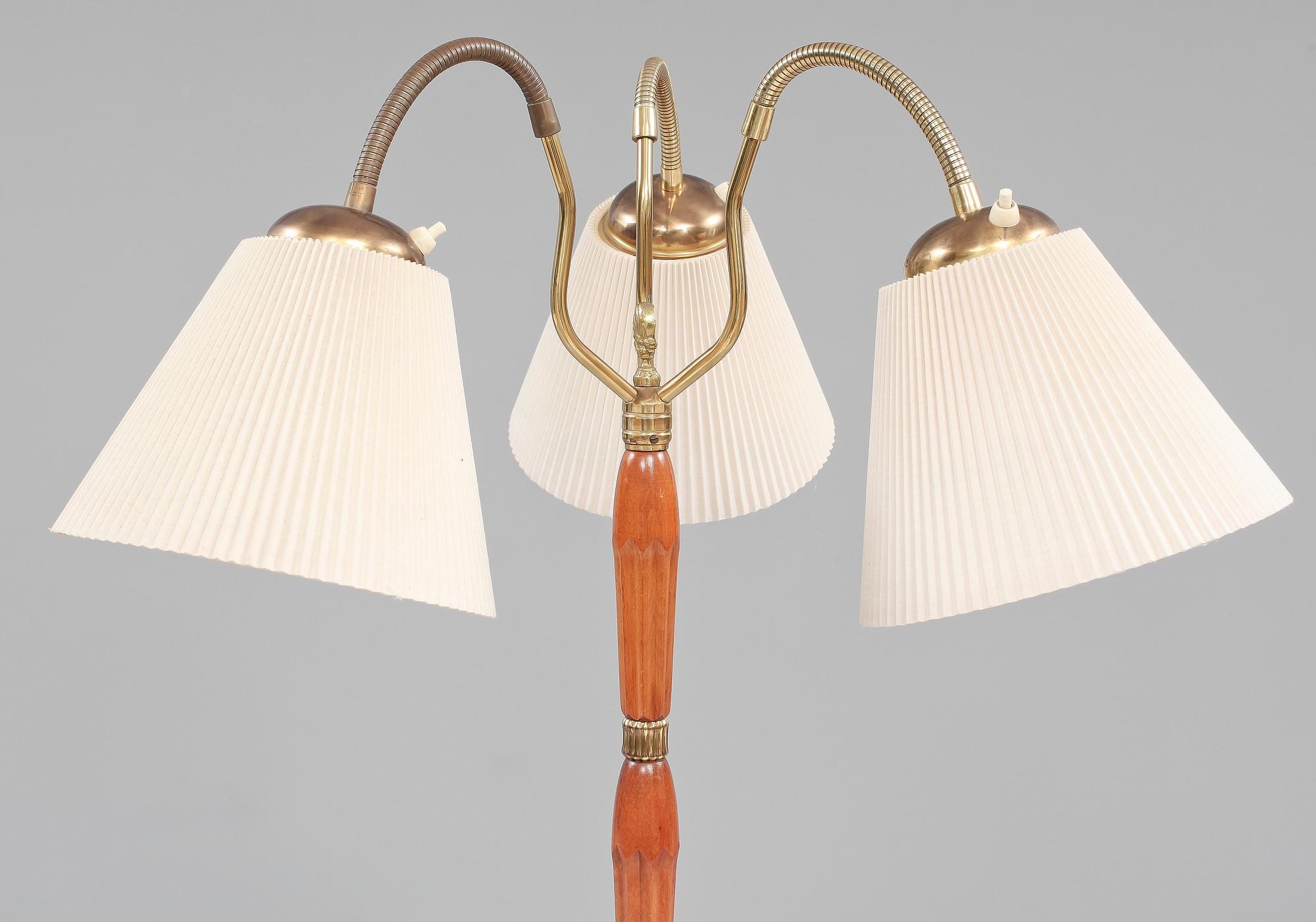 GOLVLAMPA, 1900-talets första hälft.