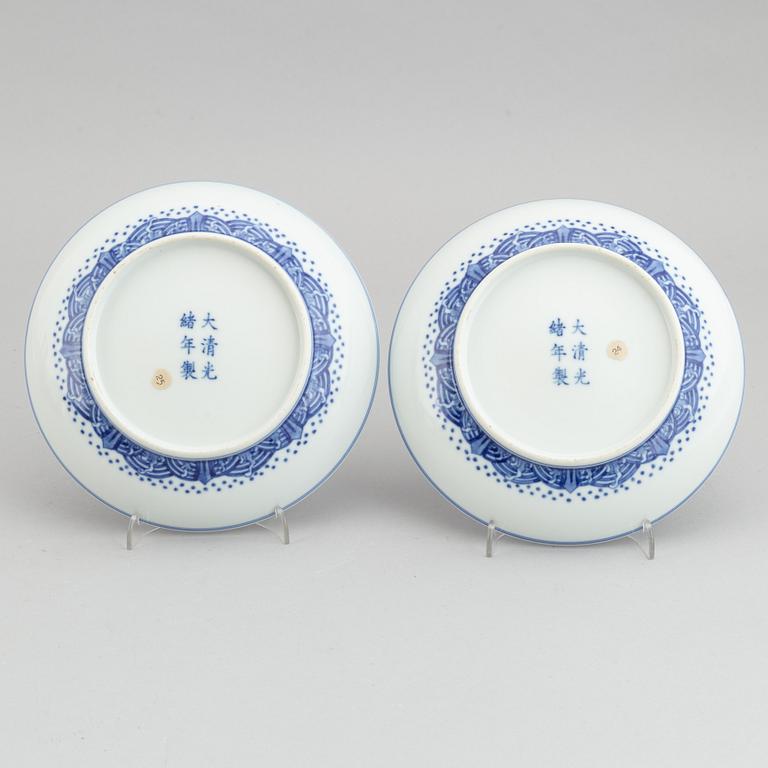 A pair of blue and white dishes, China, 20th Century.