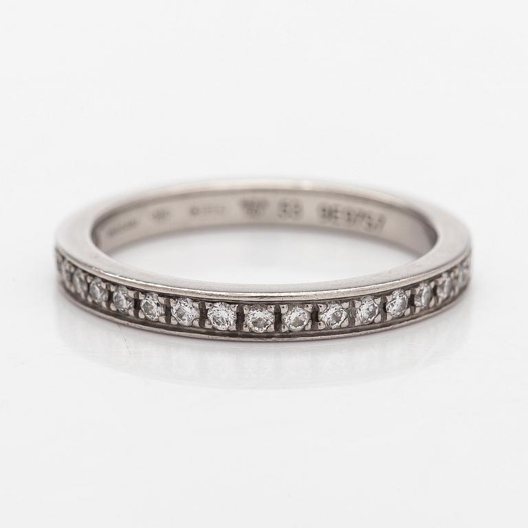 Bulgari, a platinum 'Venezia' ring with brilliant-cut diamonds.