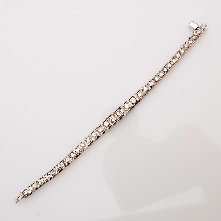 Bracelet, 18k white gold with brilliant-cut diamonds.