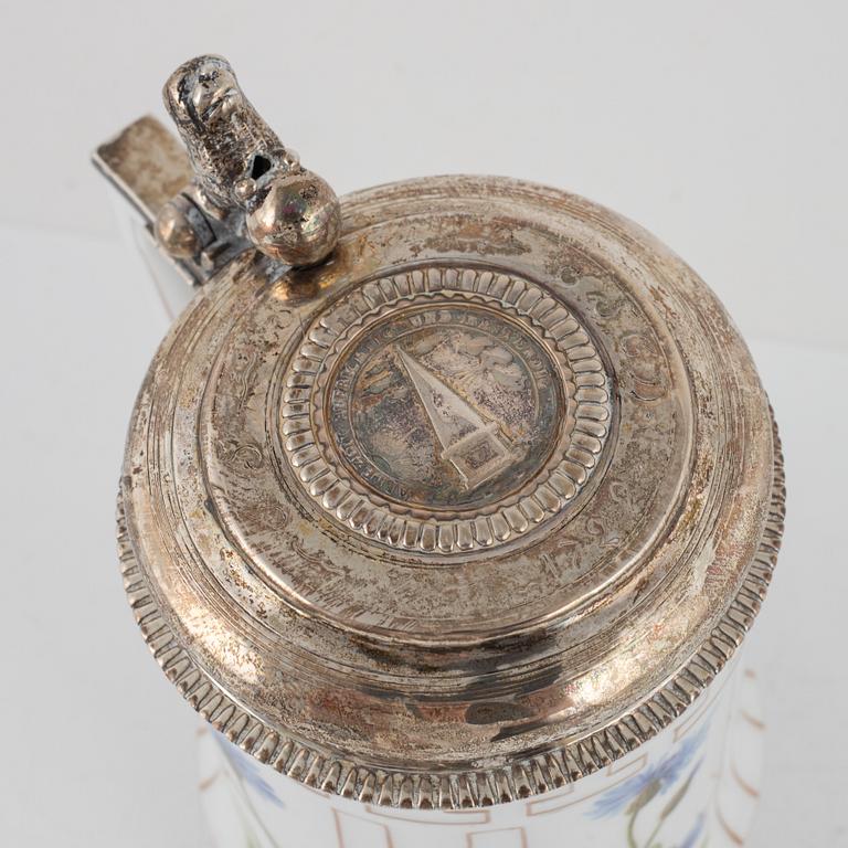 A porcelain tankarnd with older silver mounted lid, Royal Copenhagen, Denmark, 1889-1922.