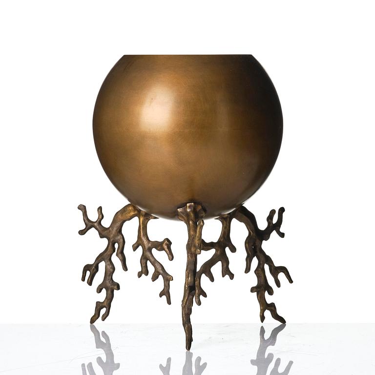 Hervé van der Straeten, "Coupe Boule", urna, patinerad brons, 2000-tal.