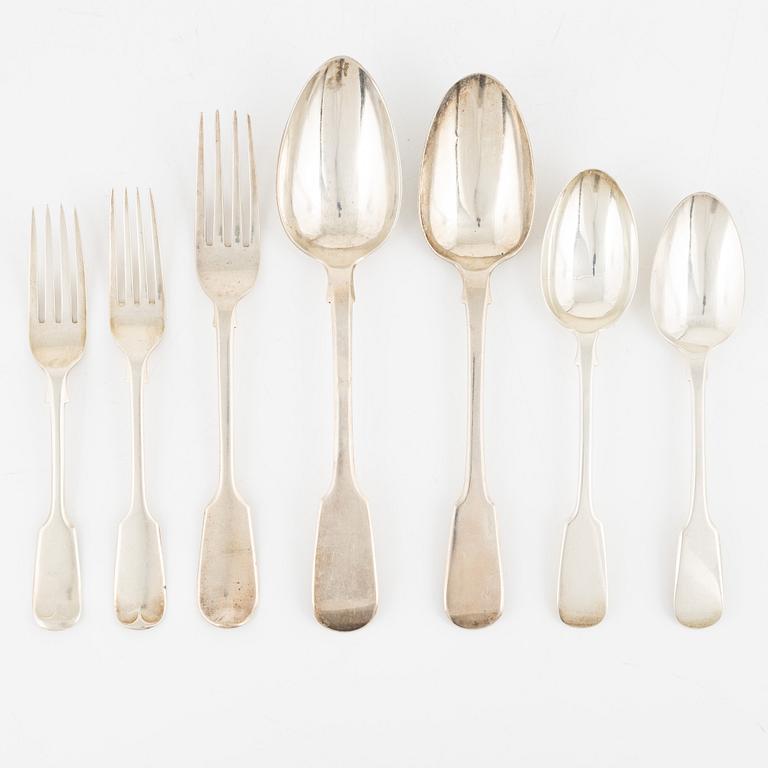An English Silver Cutlery Set, including marks of  Chawner & Co, London 1844 (26 pieces).