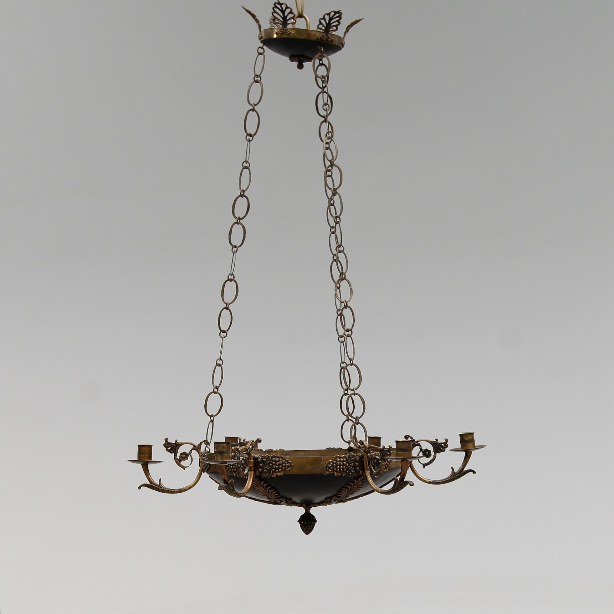 AMPEL, mässing, empirestil, 1800-talets andra hälft. Höjd ca 82 cm.