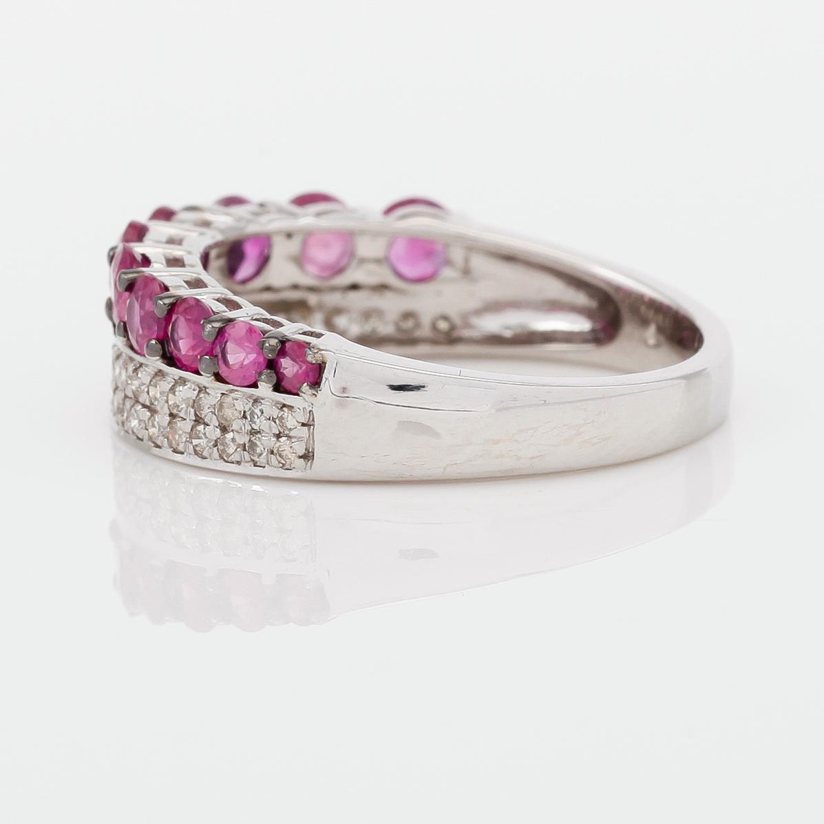 RING, 18K vitguld, diamanter tot ca 0.23 ct. och rubiner tot ca 1.30 ct.