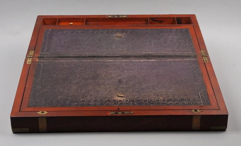 SKRIVSCHATULL, mahogny, England, 1858.