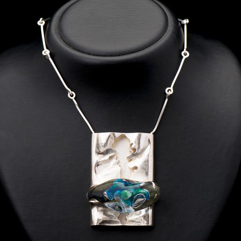 A BJÖRN WECKSTRÖM NECKLACE, "Jääkieli", silver, acrylic. Lapponia 1970.