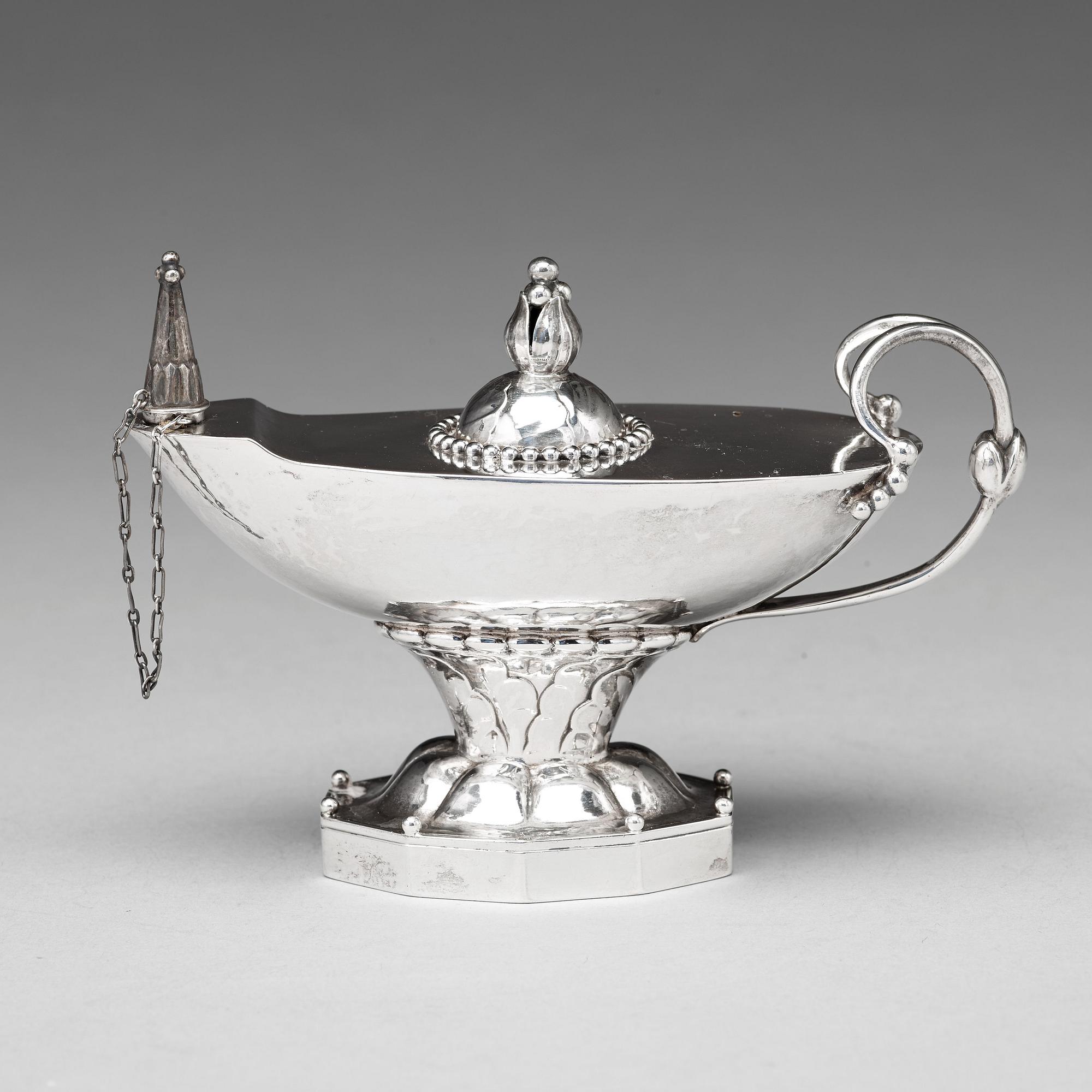 Georg Jensen, bordständare / oljelampa, Köpenhamn 1918, design nr 12, 830/1000.