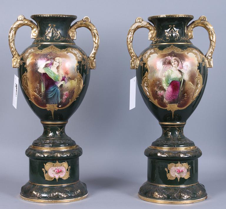 PRAKTURNOR, ett par, flintgods, 1800/1900-tal, troligen England.
