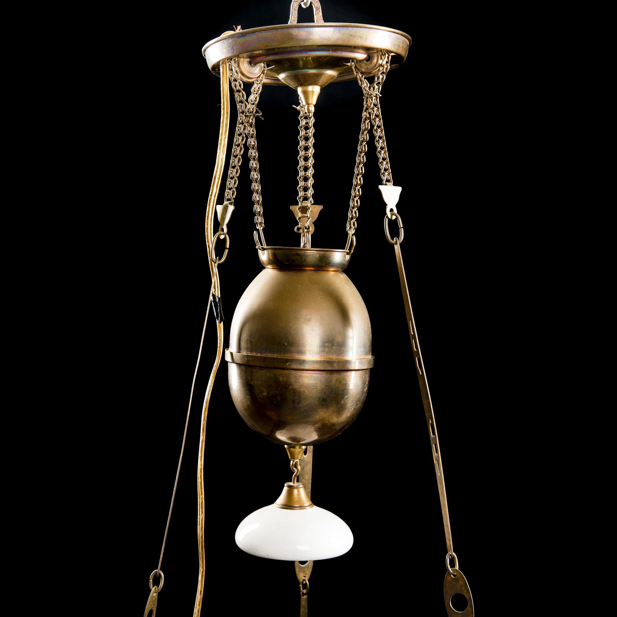 TAKLAMPA, Jugend, 1900-talets början. Höjd 110 cm.