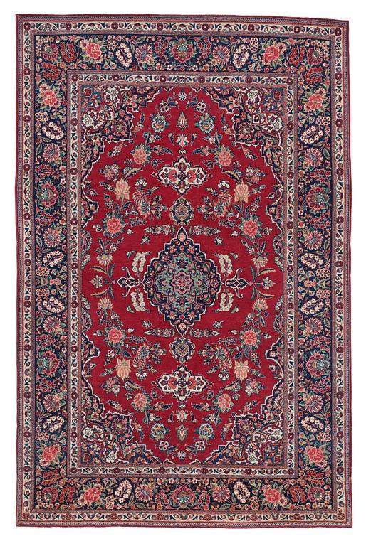 RUG. Semi-antique Kashan. 207 x 134 cm.