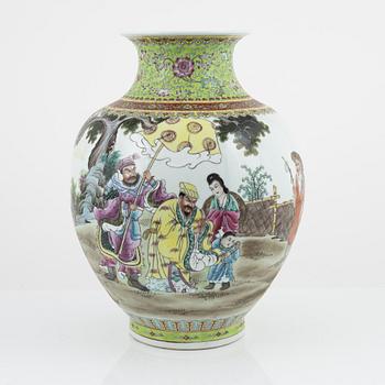 A Chinese porcelain vase from the 21th century.