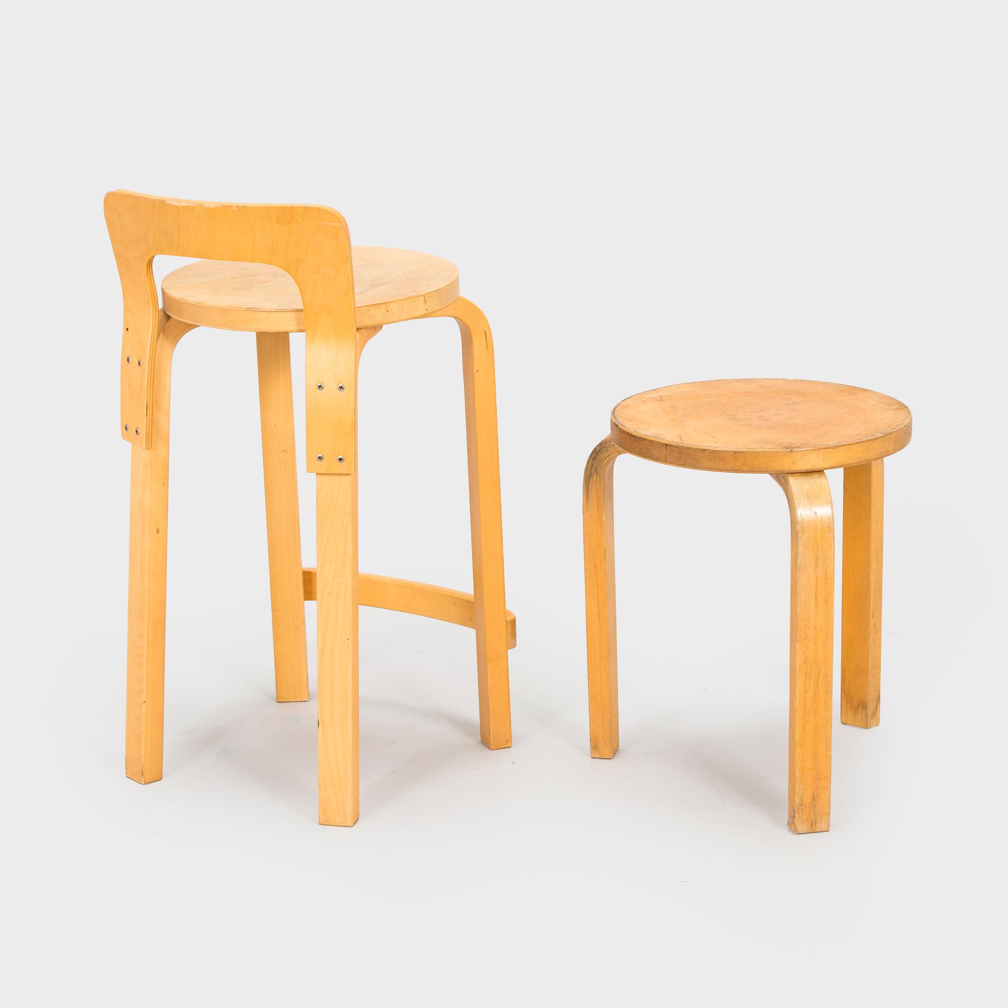 Alvar Aalto, pall, modell 60, samt barstol, modell K65, Artek 1900-talets senare hälft.