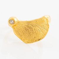 Ring, 18K gold with a round brilliant-cut diamond.