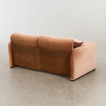 Vico Magistretti, sofa "Maralunga" for Cassina later part of the 20th century.