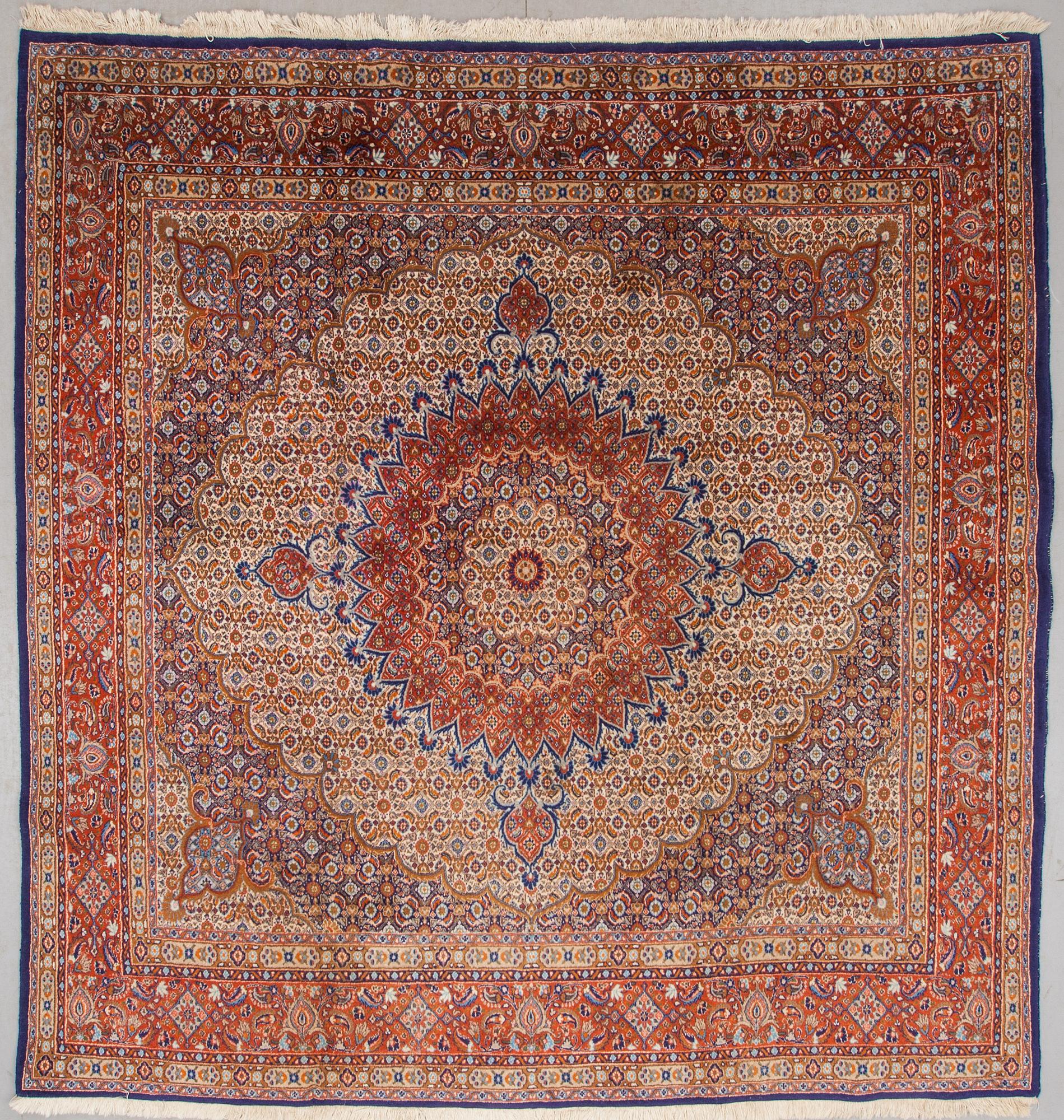 MATTA, old, Moud, part silk, ca 252 x 243 cm.