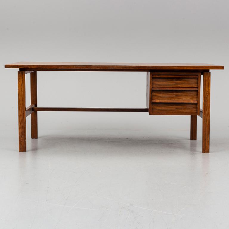 SVEND AAGE MADSEN, a Danish rosewood veneered desk, Sigurd Hansen, 1960's.