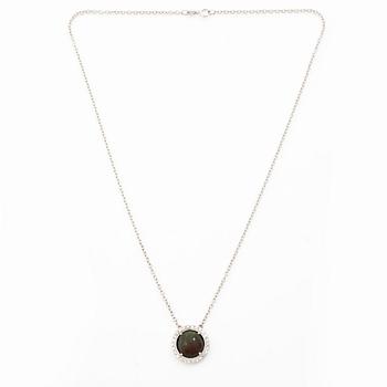 Necklace 18K white gold with an opal and eight-cut diamonds.