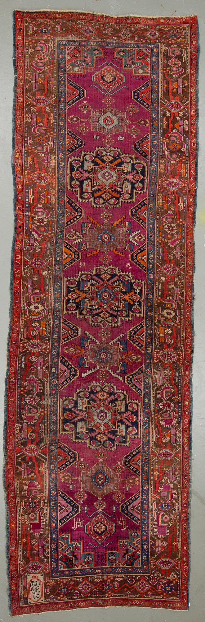 GALLERIMATTA. Antik, Karabagh. Ca 370x117 cm.