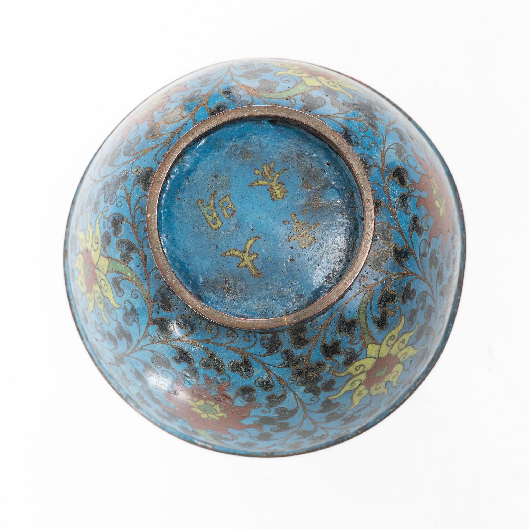 Skål, cloisonne på koppar, Mingdynastin (1368-1644).
