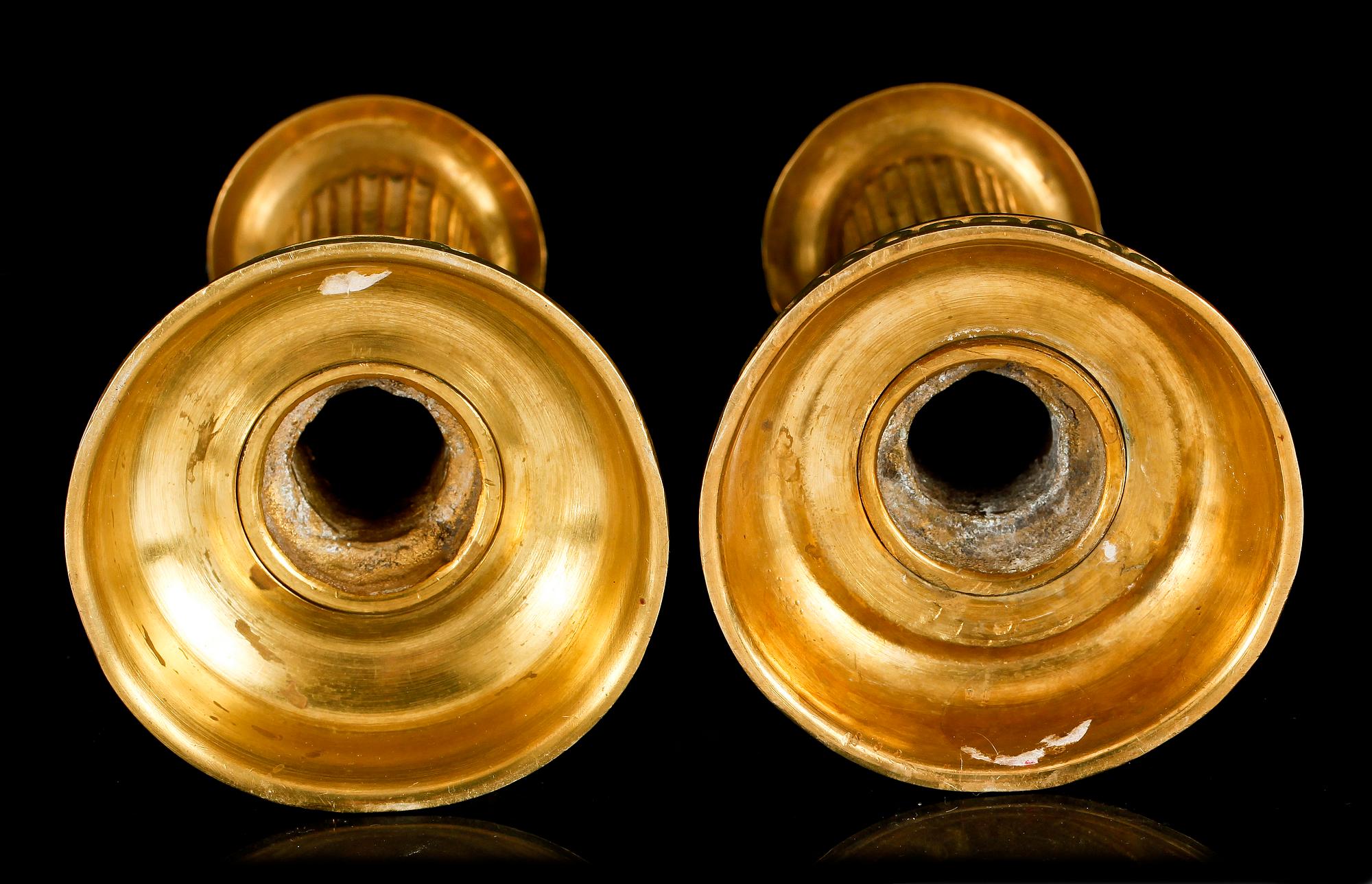 LJUSSTAKAR, ett par, mässing, empirestil, 1900-tal.